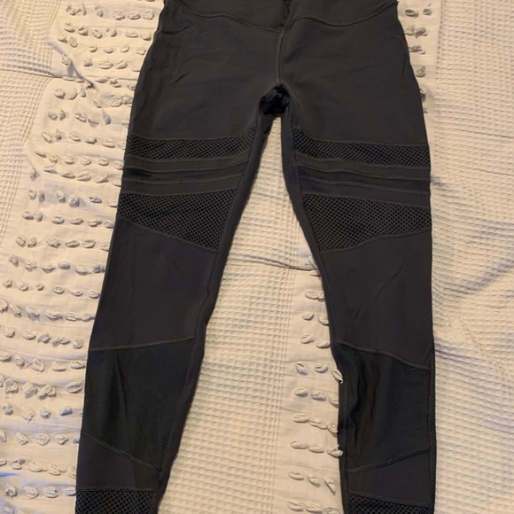Lululemon Tights - NEVER WORN - Picture 1 of 5